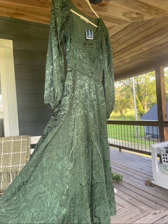 Taylor Dresses & Skirts - Taylor Emerald Green Textured Maxi Dress